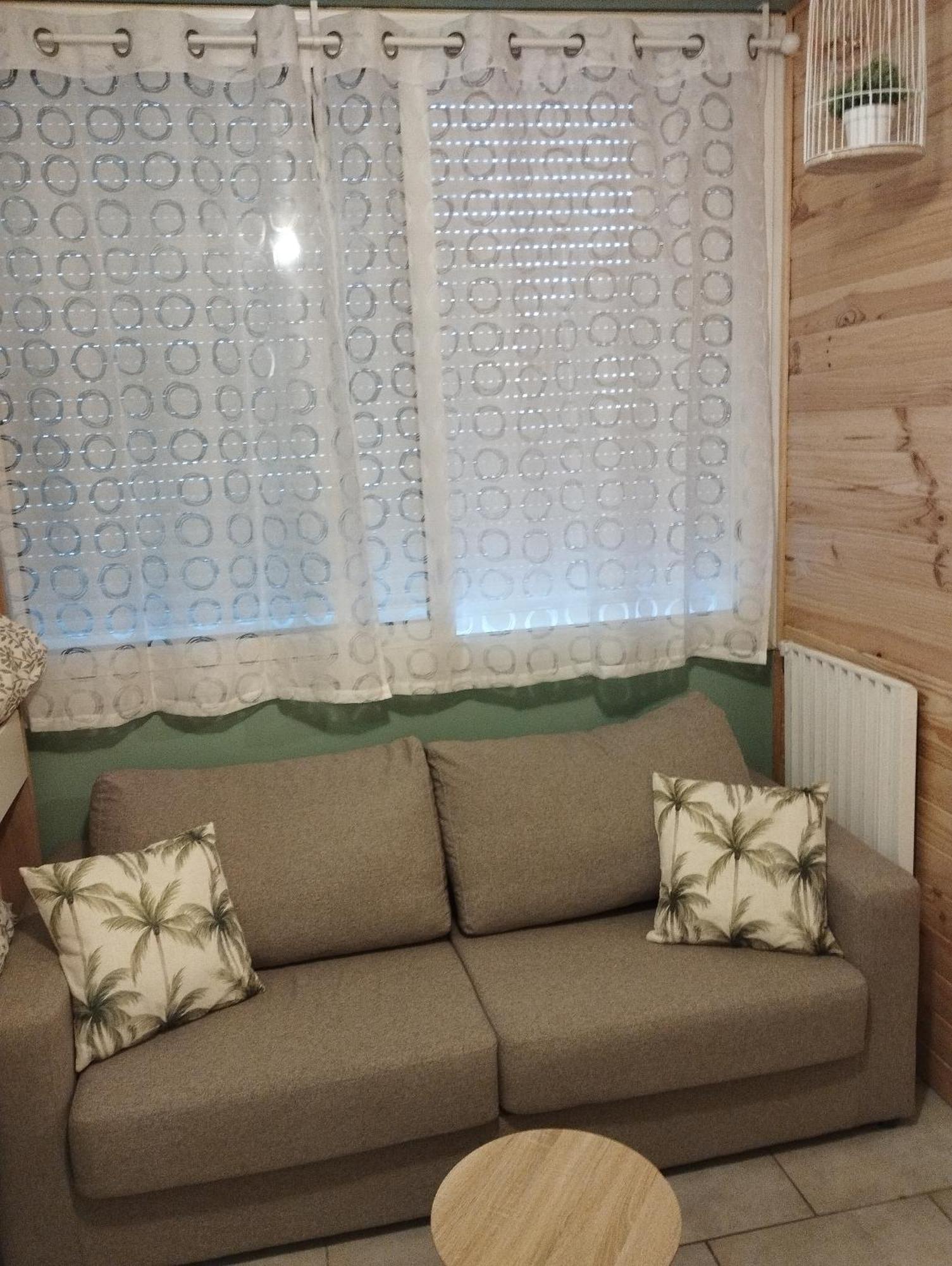 Appartement Chambrette Boulevard Des Pyrenees Hypercentre 10m Carre Wc Sur Le Palier, Porte40 Pau