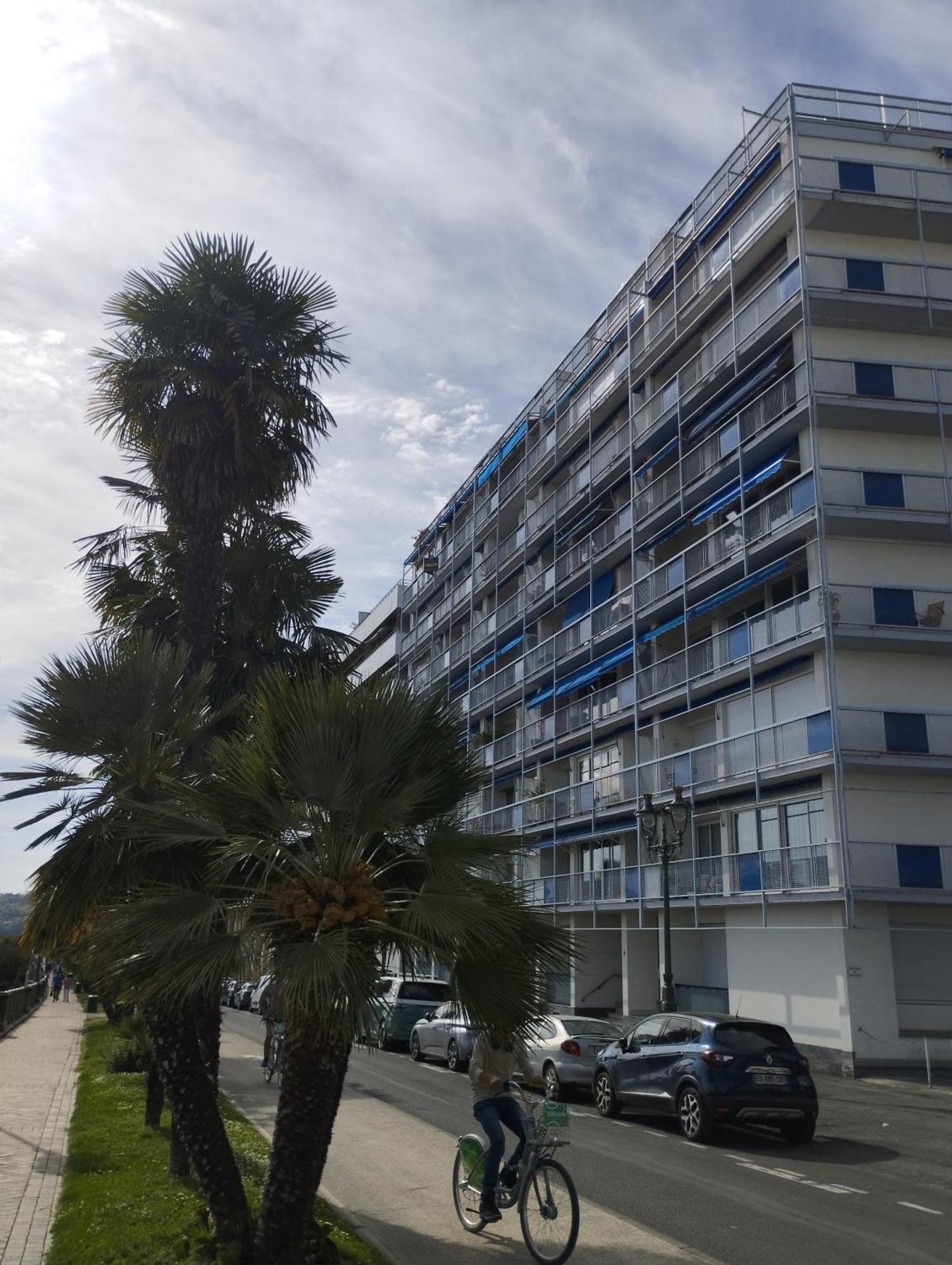 Chambrette Boulevard Des Pyrenees Hypercentre 10m Carre Wc Sur Le Palier, Porte40