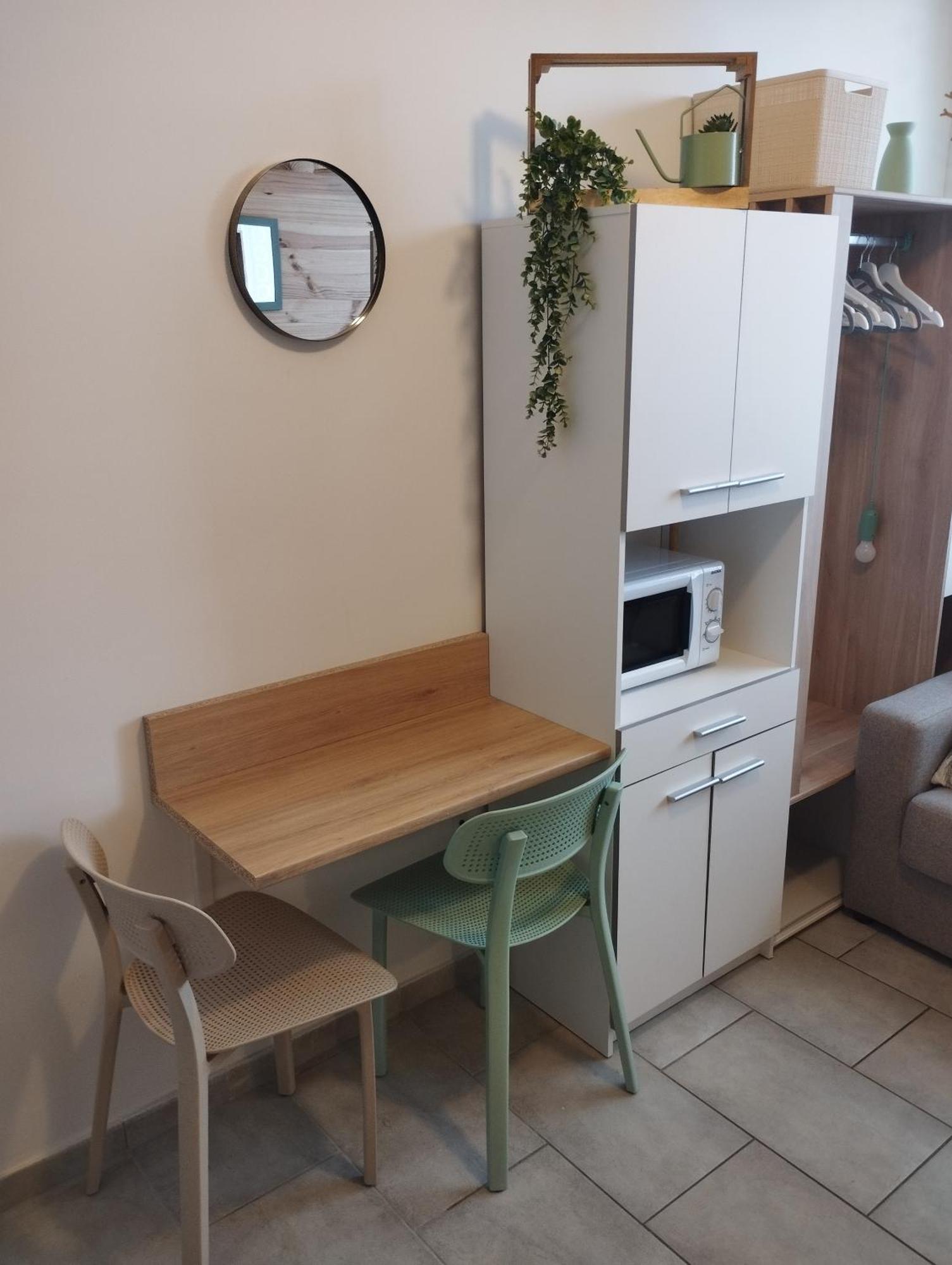 Chambrette Boulevard Des Pyrenees Hypercentre 10m Carre Wc Sur Le Palier, Porte40 Appartement