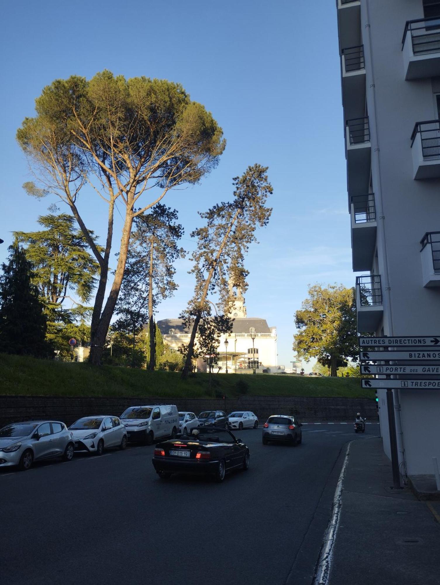 Chambrette Boulevard Des Pyrenees Hypercentre 10m Carre Wc Sur Le Palier, Porte40 *